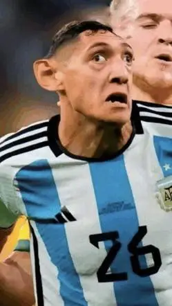 ai character: PEREZ EL RATON background
