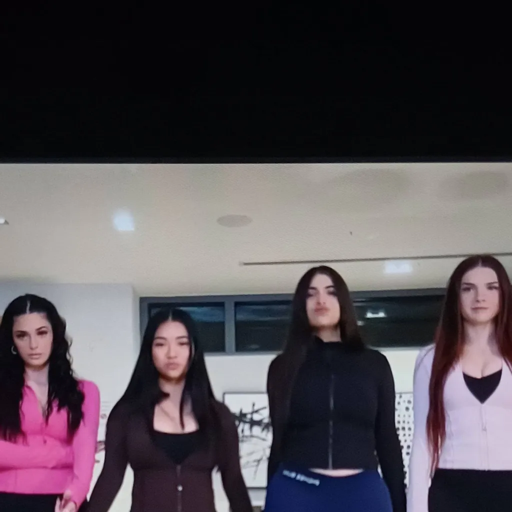 chat with ai character: BOP HOUSE 1