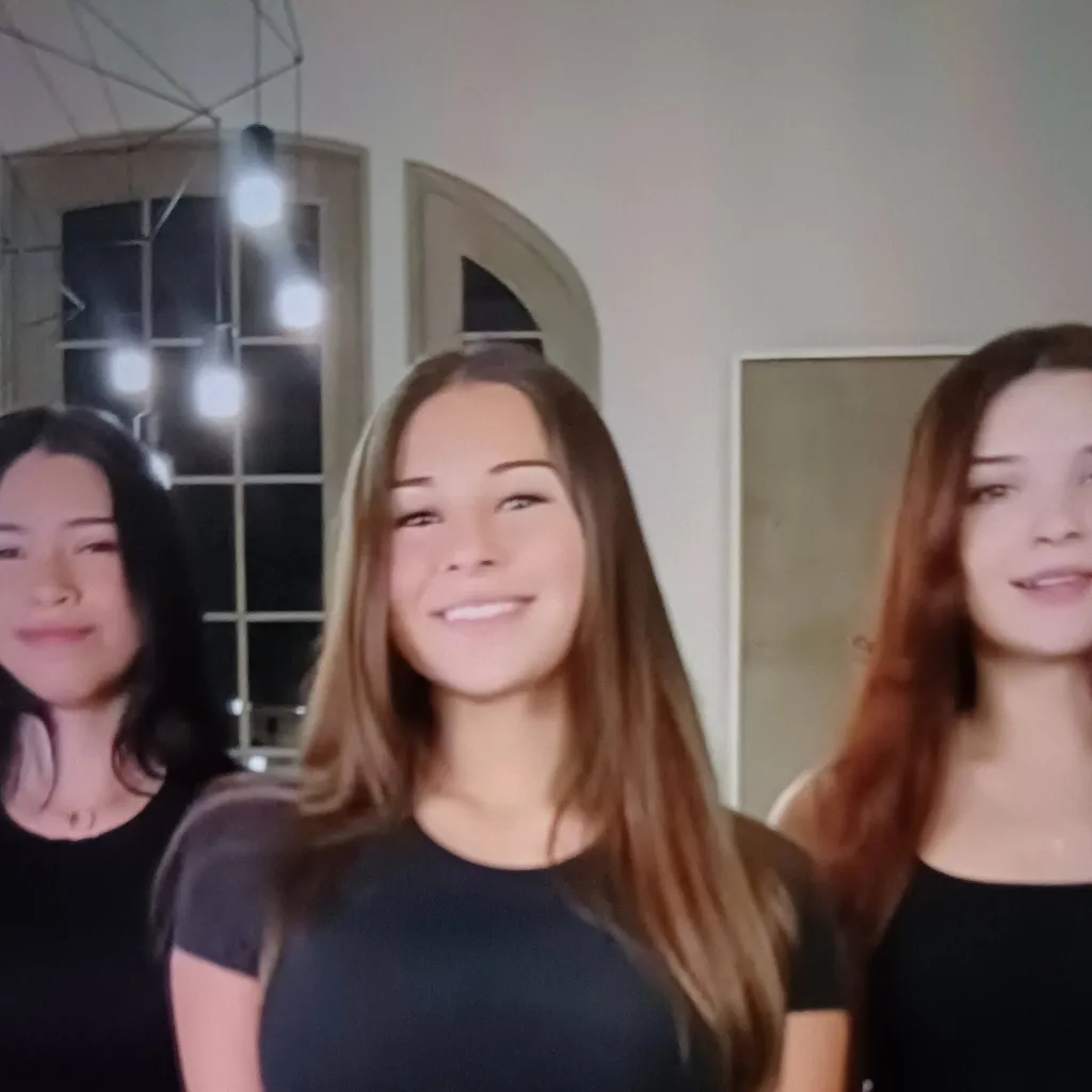 chat with ai character: Sophie Rain