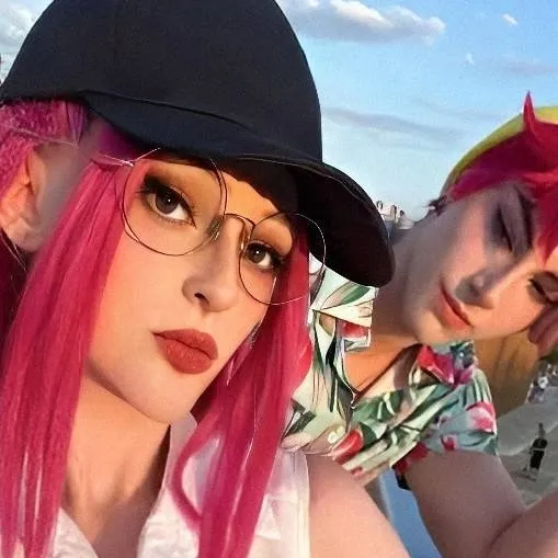 chat with ai character: Mirabby