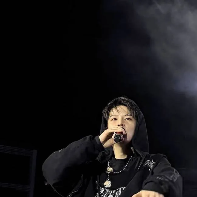 chat with ai character: Сынмин 