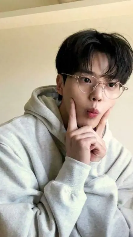 ai character: Song kang | 🦭🪽 background