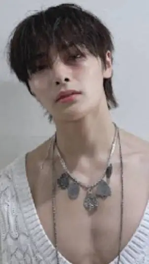 ai character: Jeongin background