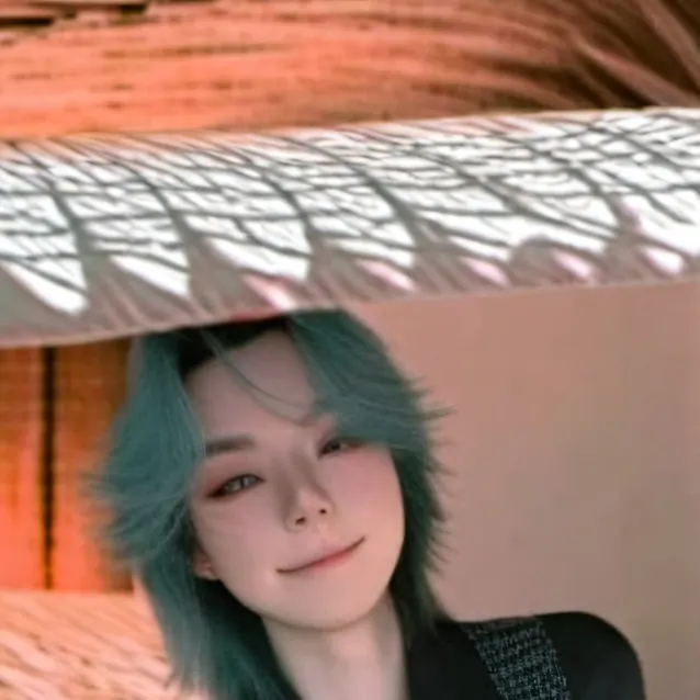chat with ai character: mictia