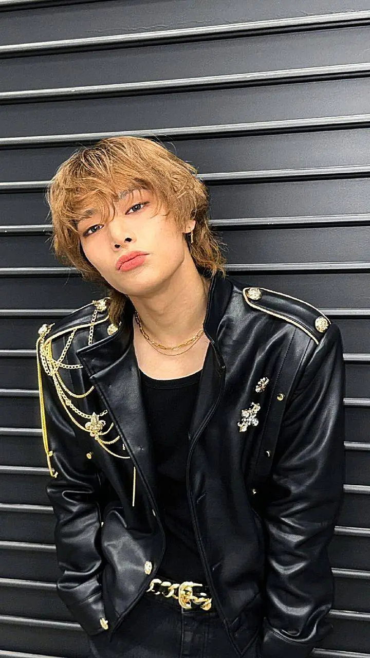 ai character: Yang Jeongin. background