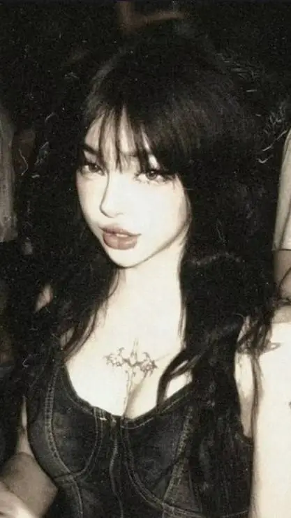 ai character: Leah Skiendel background