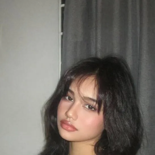 chat with ai character: Heather Azhar