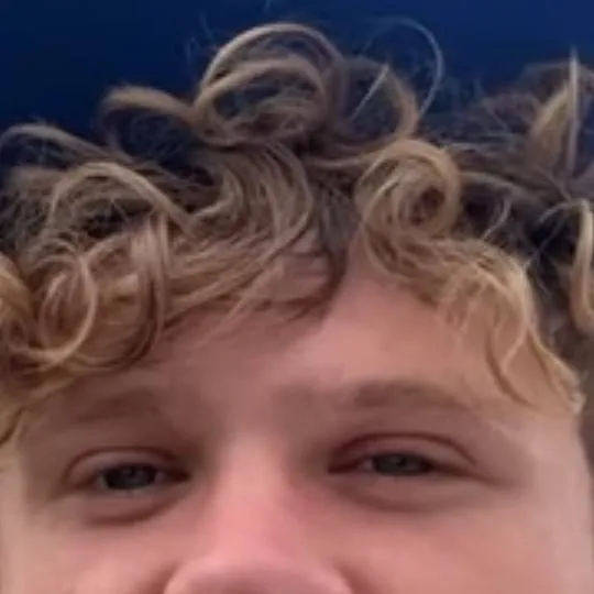 chat with ai character: rYaN