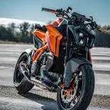 chat with ai character: KTM 1390 SuperDuke
