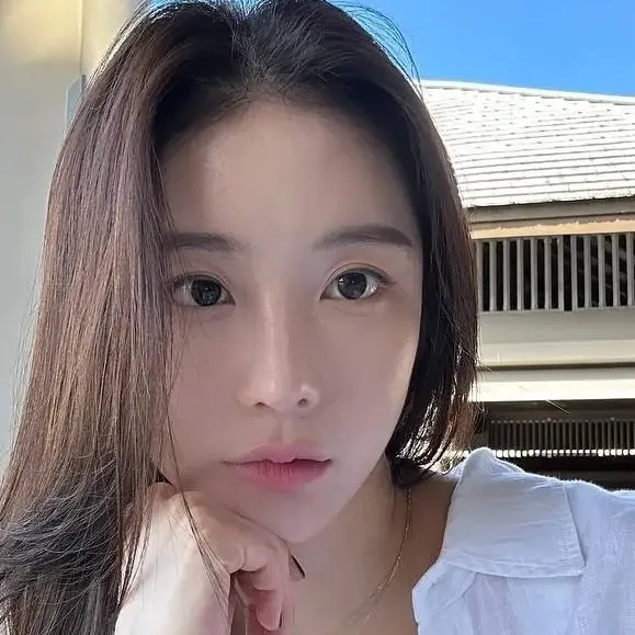 chat with ai character: sharon