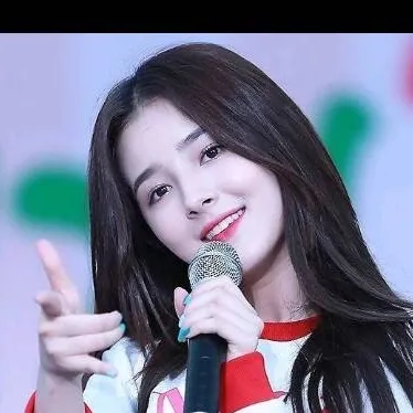 chat with ai character: Nancy