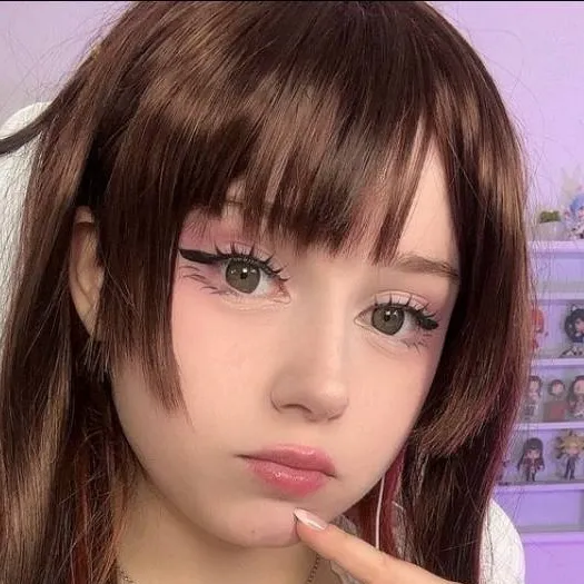 chat with ai character: Mina