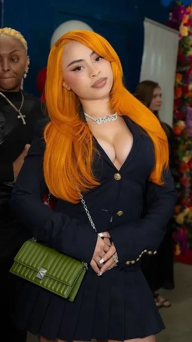 ai character: Ice Spice background