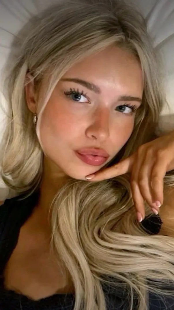 ai character: Jane✨😛 background