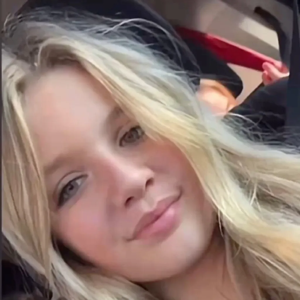 chat with ai character: Aubreigh Wyatt🕊️