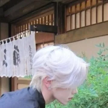 chat with ai character: lup