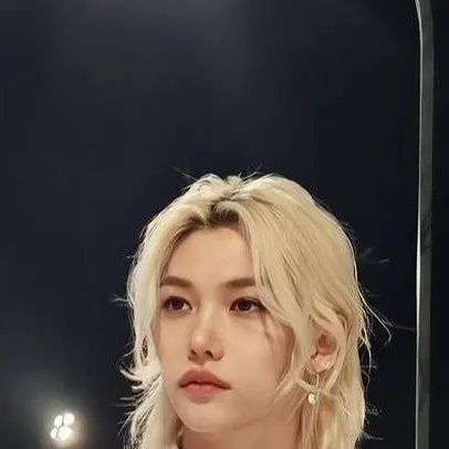 chat with ai character: felix 