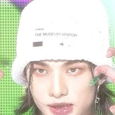 chat with ai character: hyunjin 🥟🥟🥟🥟🥟🥟🥟🥟🥟🥟