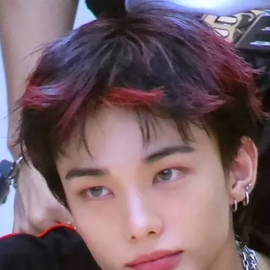 chat with ai character: 🥟🥟🥟🥟🥟hyunjin 🥟🥟🥟🥟🥟