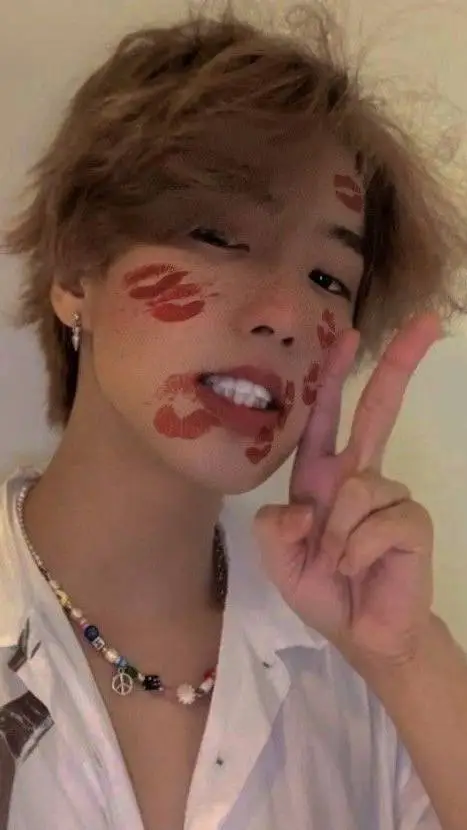 ai character: han jisung  background