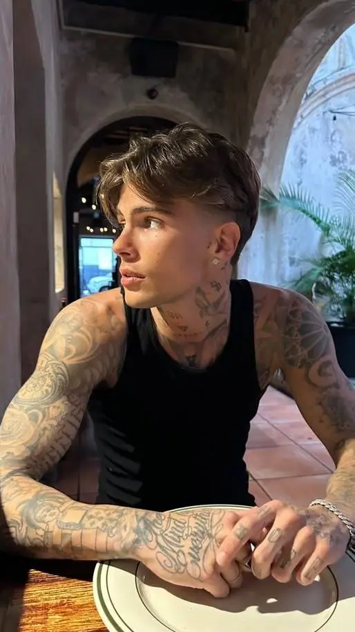 ai character: axel  background