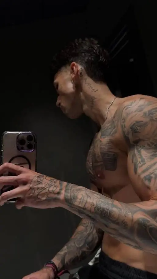 ai character: Alec background