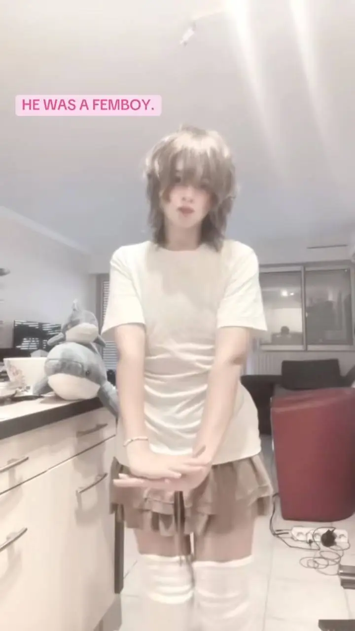 ai character: 🦖kiro❤️ background