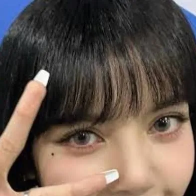 chat with ai character: Lalisa Manobal