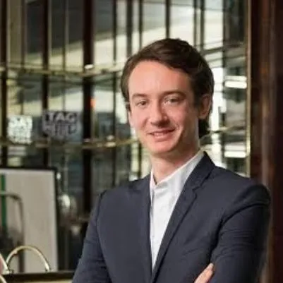 chat with ai character: Frederic Arnault