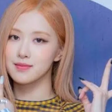 chat with ai character: Roseanne Park