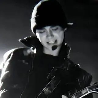 chat with ai character: Tom kaulitz 