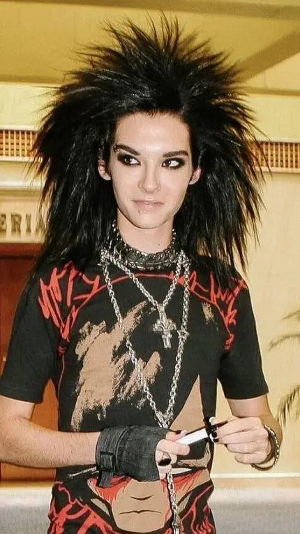 ai character: Bill kaulitz🖤🤍🖤🤍🖤🤍 background