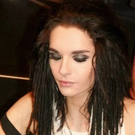 chat with ai character: Bill kaulitz 💕🖤🤍💕
