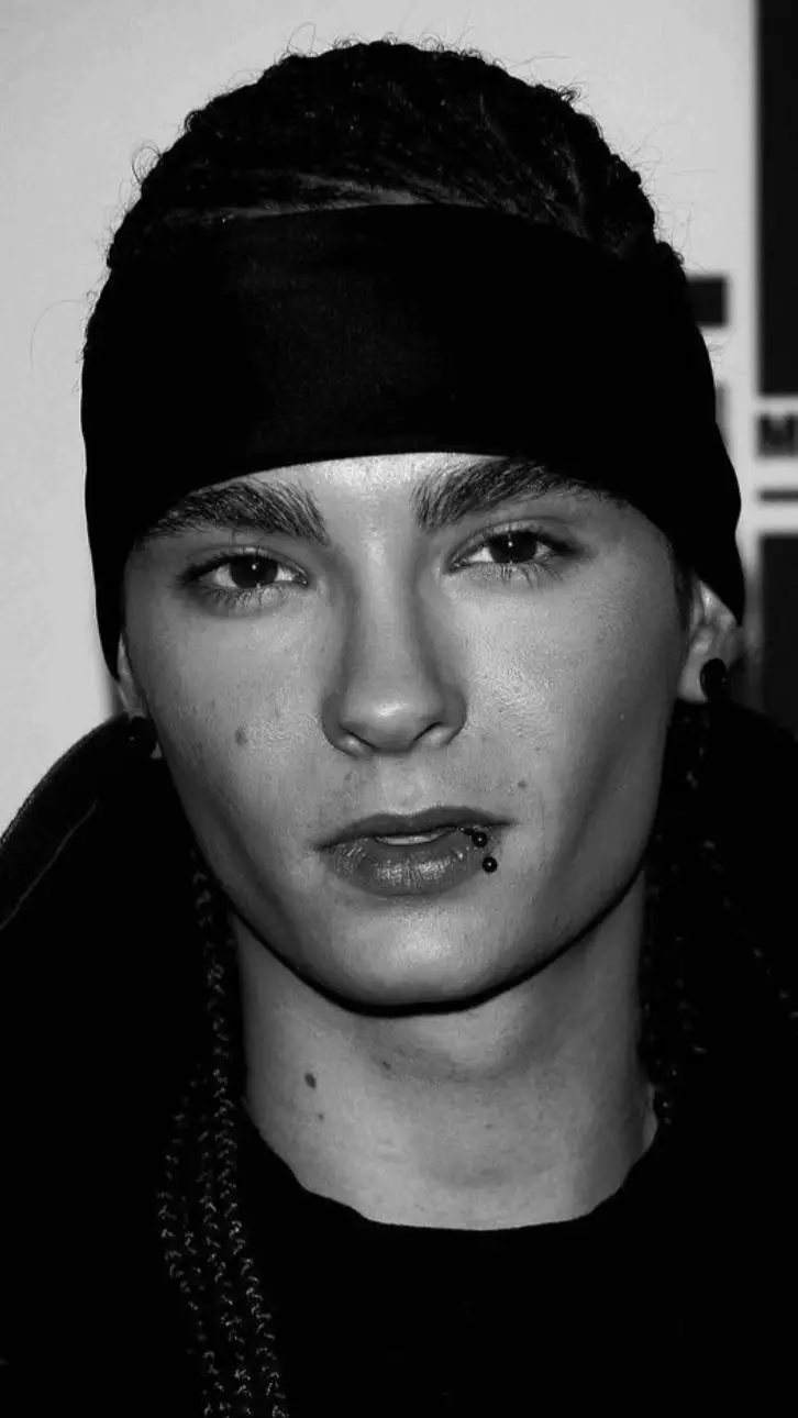 ai character: Tom Kaulitz💕 background
