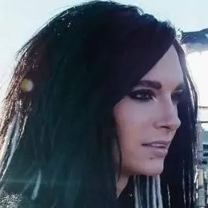 chat with ai character: Bill kaulitz 💀🖤🎙️🤍