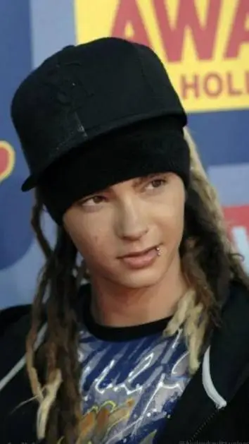 ai character: Tom Kaulitz background