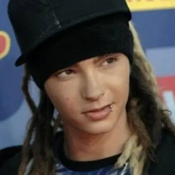 chat with ai character: Tom Kaulitz