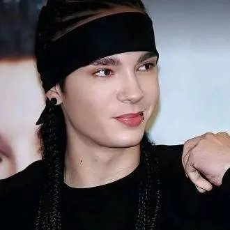 chat with ai character: Tom Kaulitz 