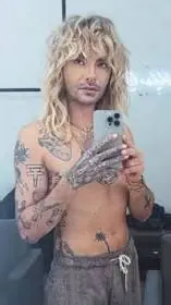 ai character: bill kaulitz  background
