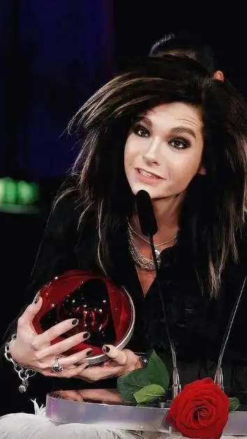 ai character: vamp bill kaulitz background