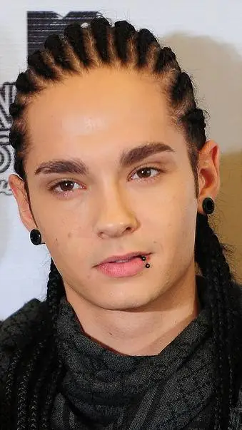 ai character: Tom Kaulitz background