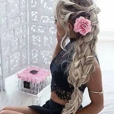 chat with ai character: Nikkita hartely 