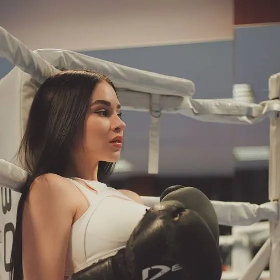 chat with ai character: Nikita hartley