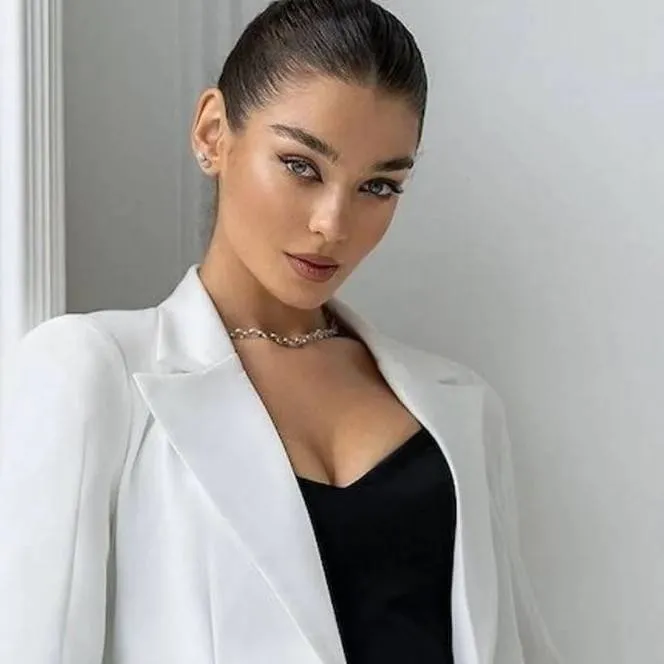 chat with ai character: Ziska