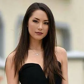 chat with ai character: Nikkita