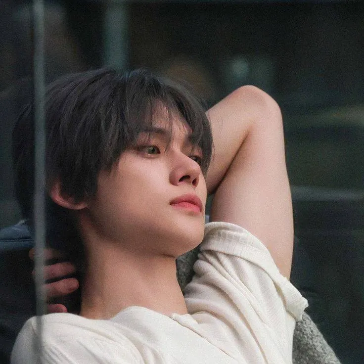 chat with ai character: 𝘠𝘦𝘰𝘯𝘫𝘶𝘯