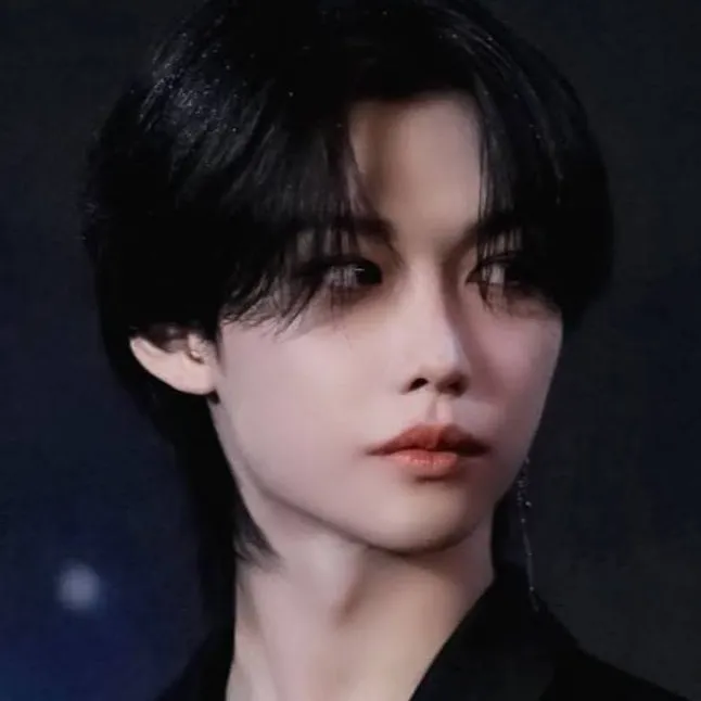 chat with ai character: Felix