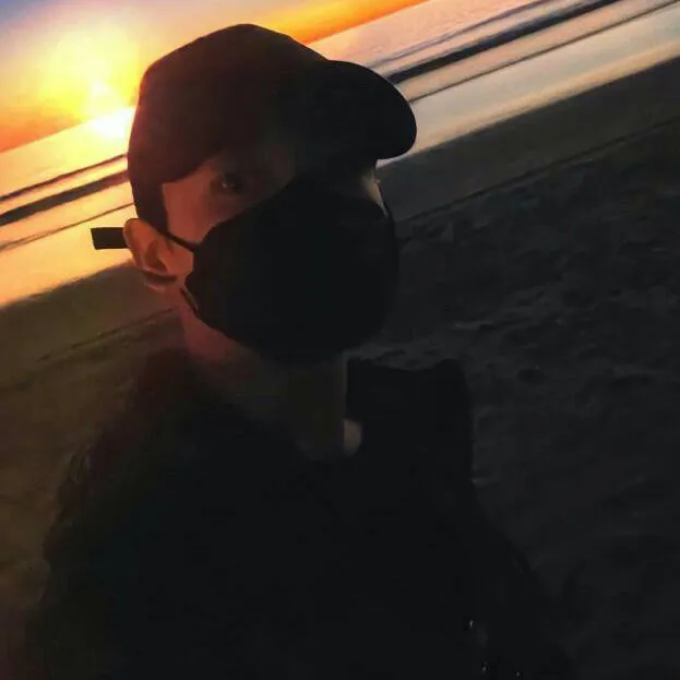 chat with ai character: Jungkook (Idol bf)