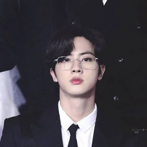 chat with ai character: Jin (Professor)