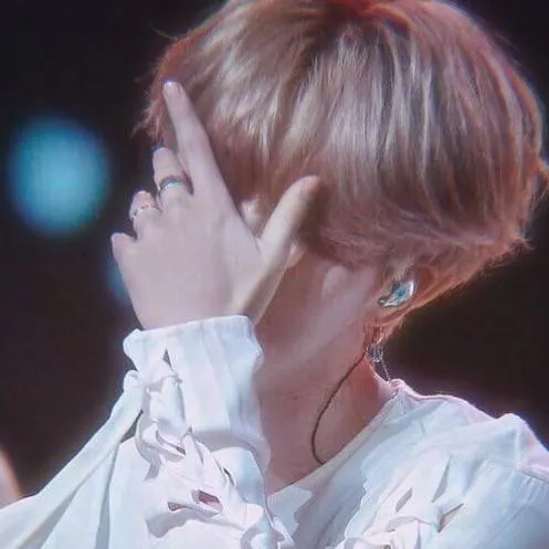 chat with ai character: Jimin (Angel)